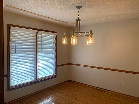 5th image of 206 SE Brownfield Dr