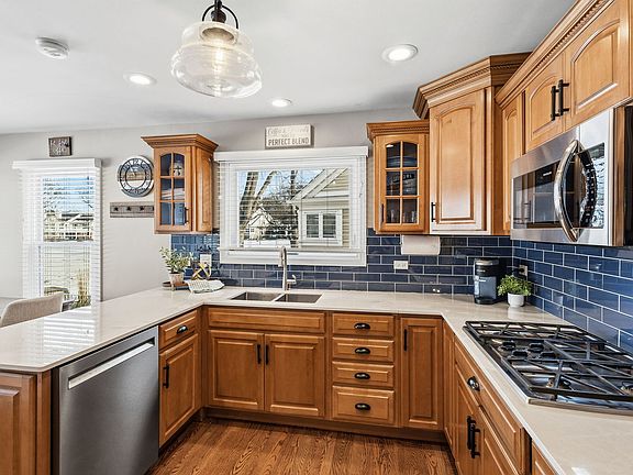 3rd image of 250 Country Club Dr Unit 250
