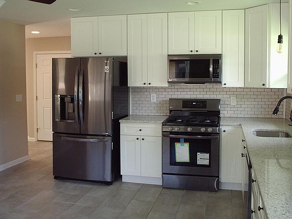 4th image of 907 Meadowview Dr