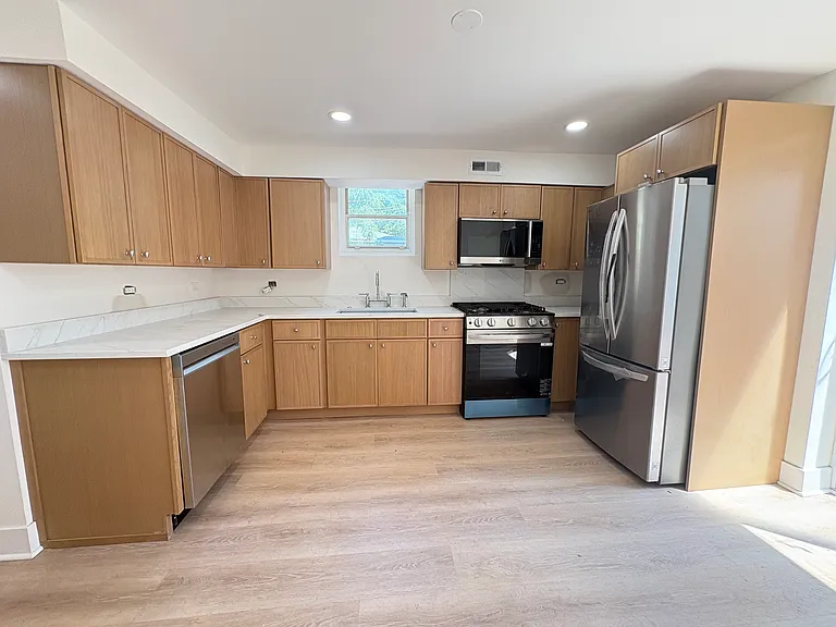 1740 N Francisco Ave #CH — Photo 8