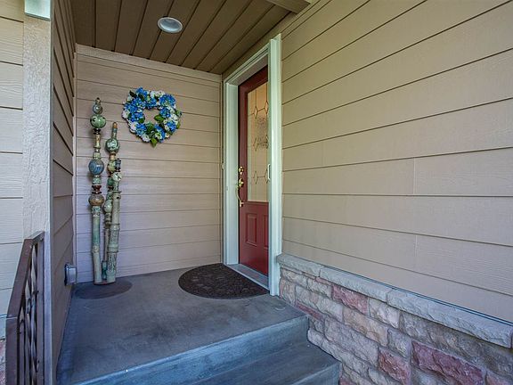 3rd image of 2034 S Parkwood Cir