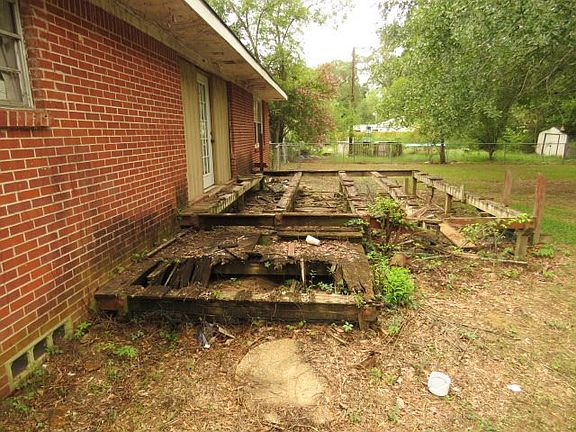 3rd image of 1013 Willow Springs Dr