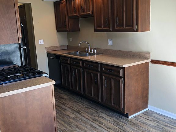 3rd image of 214 Dartmouth Ct