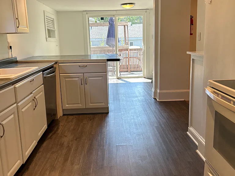 538 Main St #4 — Photo 12