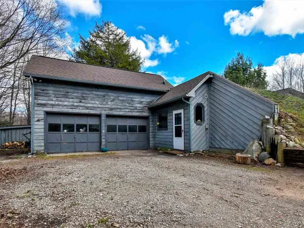5125 Lakeview Ln, Alanson, MI 49706