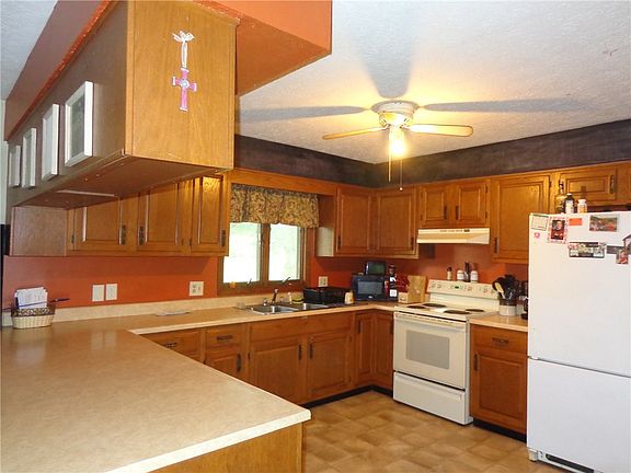 3rd image of 1418 NE Santee Dr