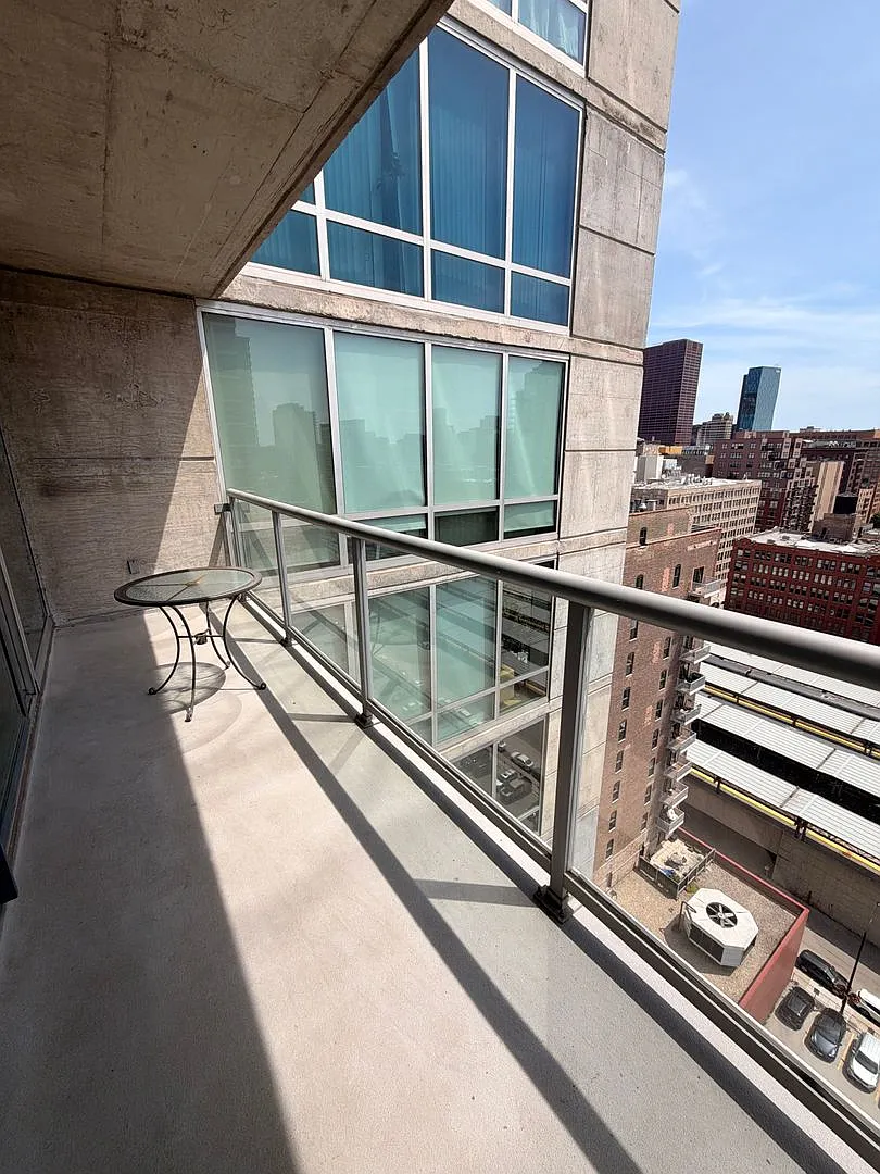 Amazing 2bd/2bth On Wells — Photo 4