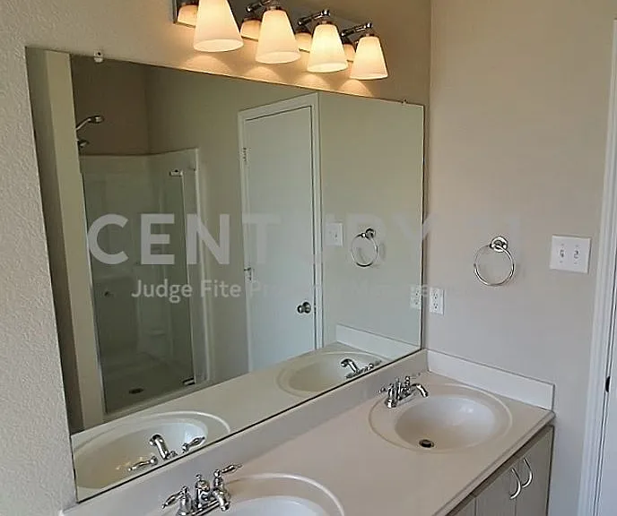 2816 Park Springs Dr — Photo 13