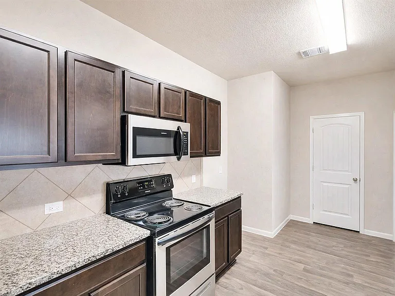 5913 Diamondleaf Bnd — Photo 5
