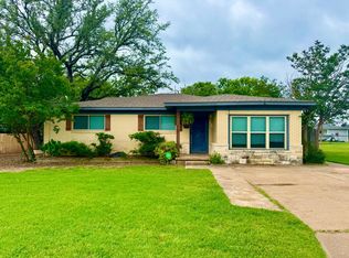 611 Crestview Dr, Granbury, TX 76048