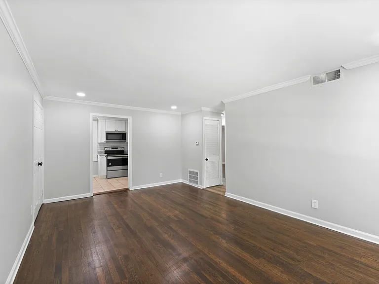 1584 Line St — Photo 8