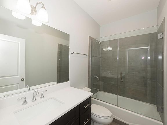 5th image of 2346 W Grand Ave #1