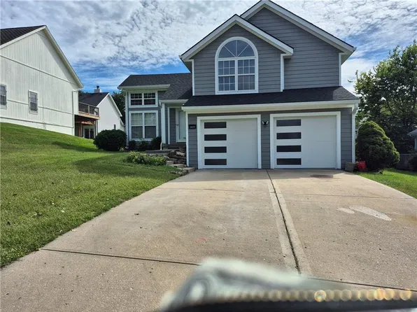 3809 Bernard Powell Dr, Kansas City, MO 64127