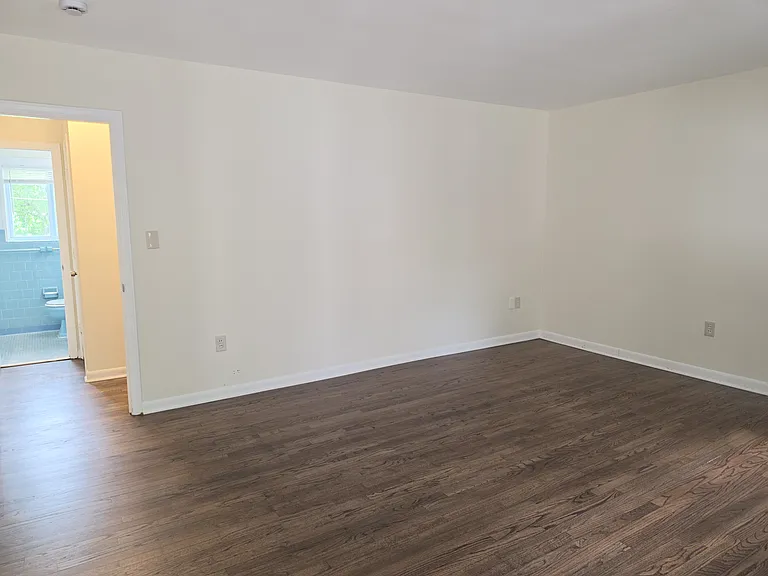 1403 W Chapel Hill St #B3 — Photo 8