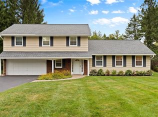 3 Ambleside Dr, Fairport, NY 14450