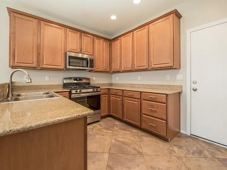 9333 Flowering Tulip Ave — Photo 4