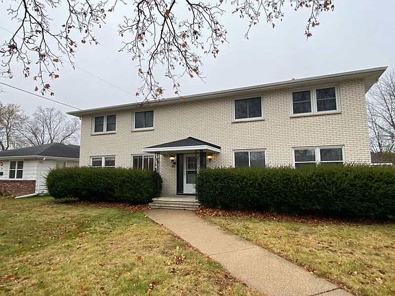2nd image of 15 Woodmere Ct #1