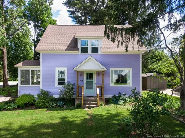 304 Woodstock Rd, Fredericton, NB E3B 2J1