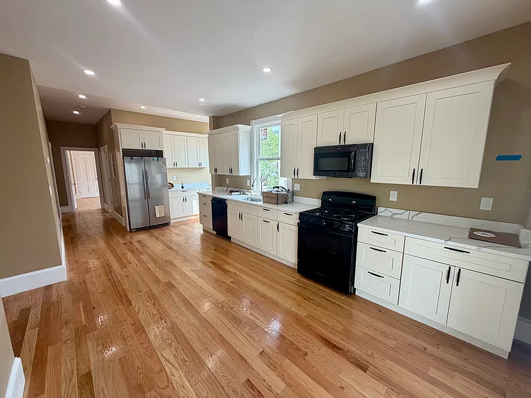 432 Meridian St #2B — Photo 14