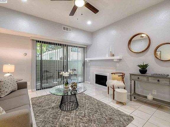 5th image of 37168 Meadowbrook Cmn APT 102