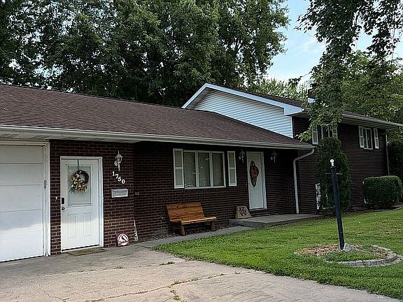 4th image of 1750 Clinton St