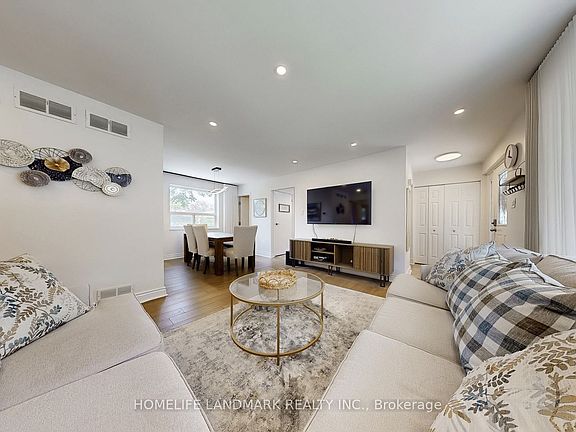 4th image of 30 Paperbirch Dr