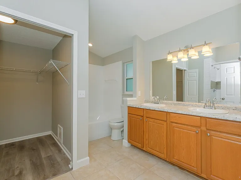 10243 Allenwood Dr — Photo 13