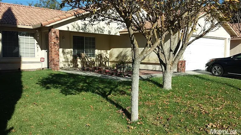 141 N Santa Ana St photo 1