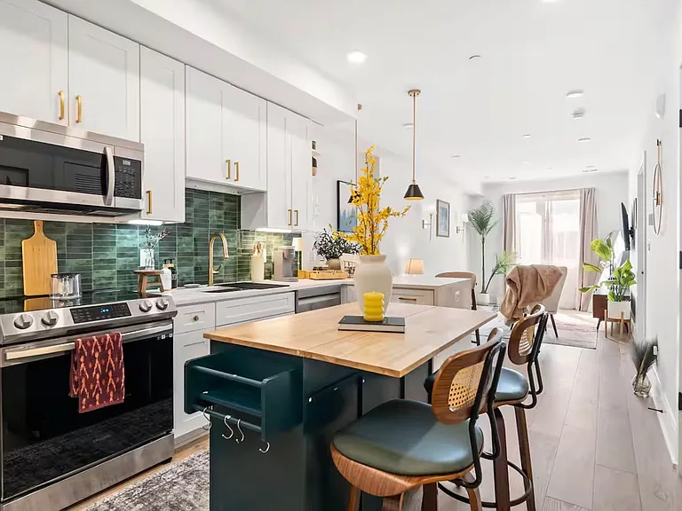 1006 Florida Ave NE #201 — Photo 3