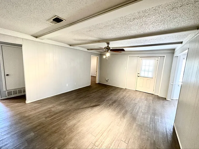 1114 Johnson St — Photo 2