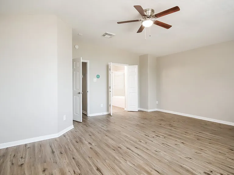 14635 Lothbury Dr — Photo 10