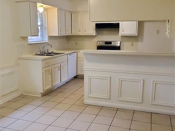 4th image of 247 Corkwood St