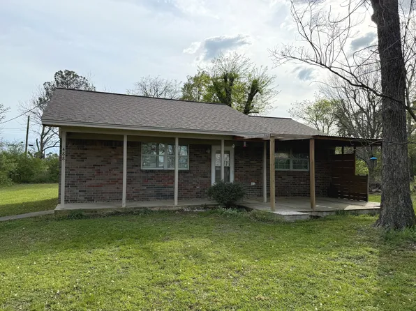 488 E Grizzley St, De Kalb, TX 75559