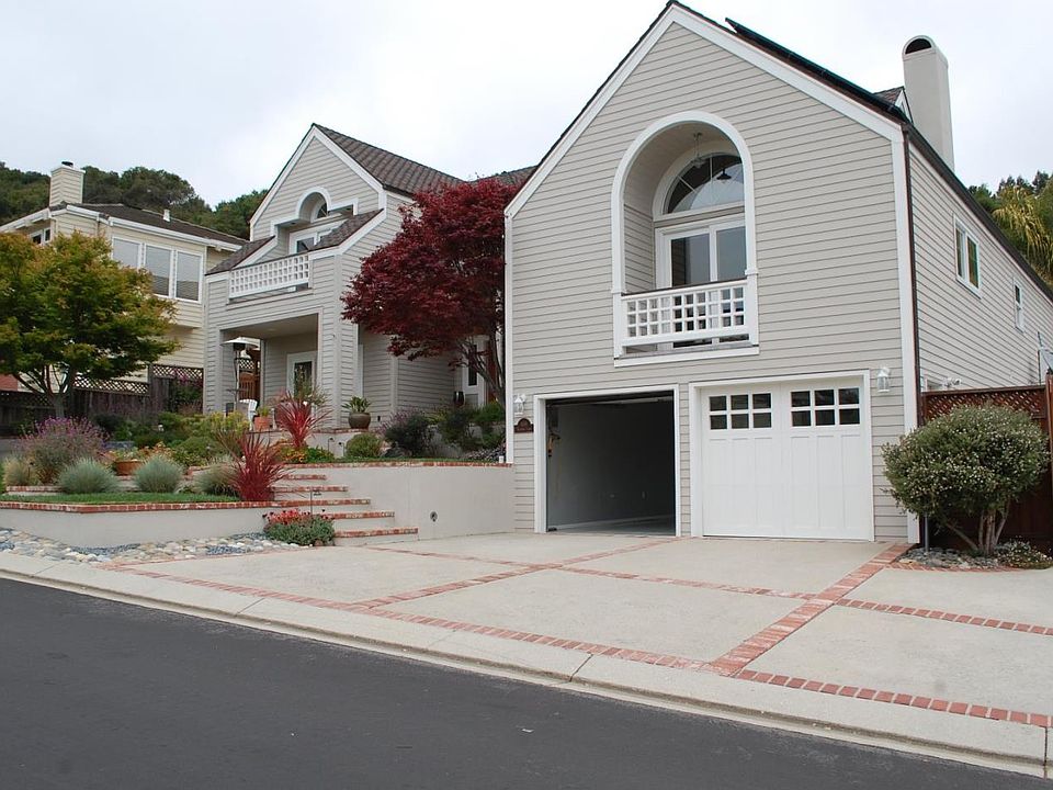 2nd image of 106 Victoria Ln