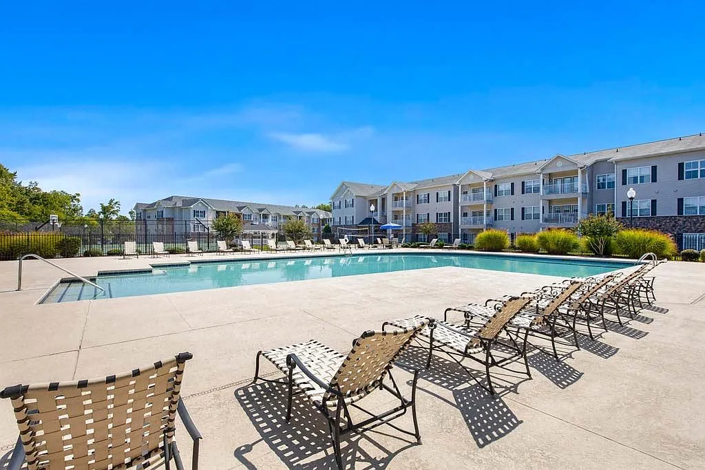 Ethan Pointe Apartments — Photo 4