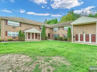 83 N Maple Ave, Park Ridge, NJ 07656