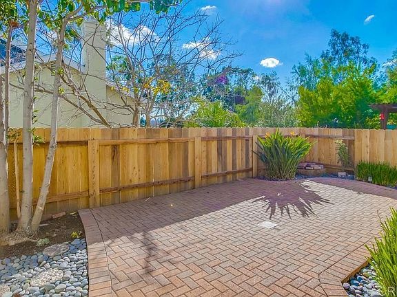 4th image of 2335 Manzana Way