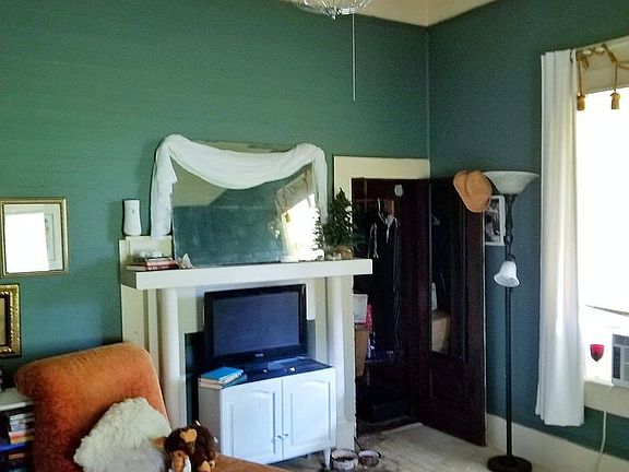 Front guest bedroom