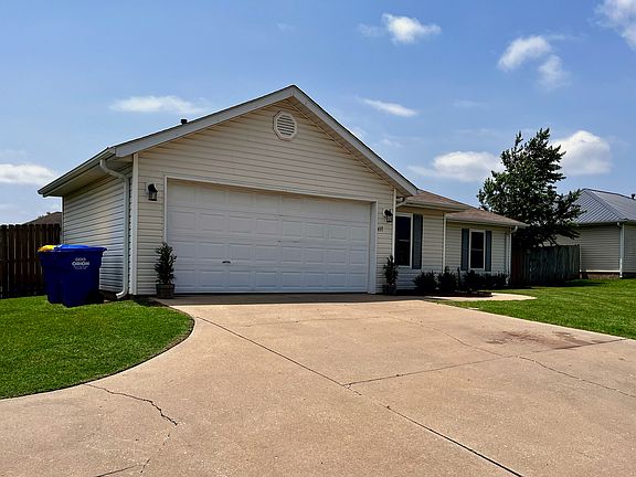 3rd image of 611 McClure Ave