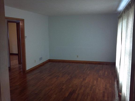 5th image of 428 Harrison Ave