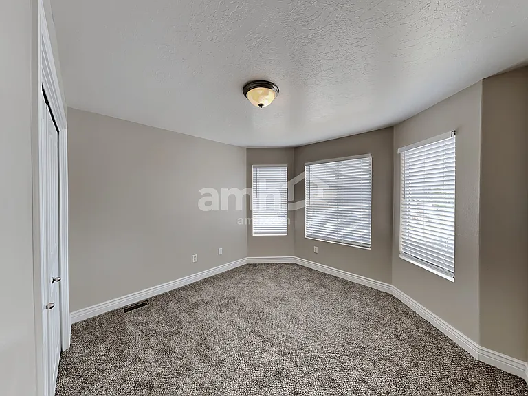 1460 S Heather Ln — Photo 18