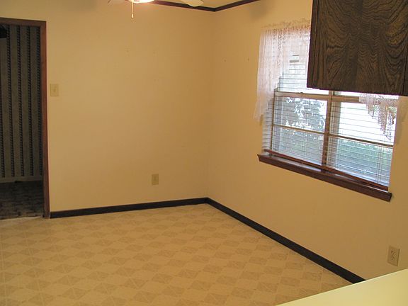 5th image of 808 W Billington Dr