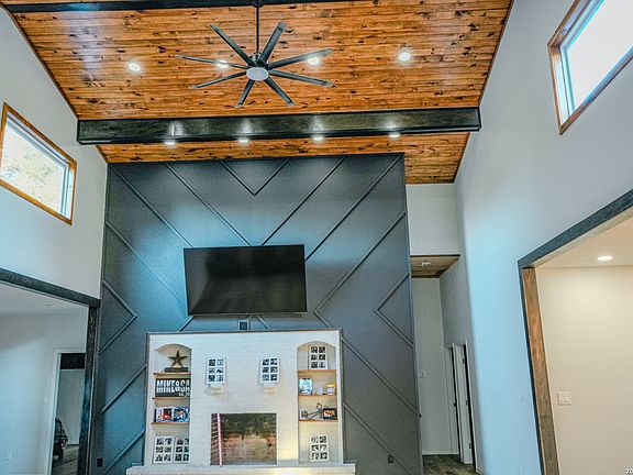 5th image of 108 S Bluebonnet