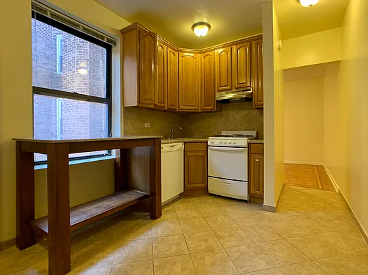 Rented by City Connections Realty | media 15