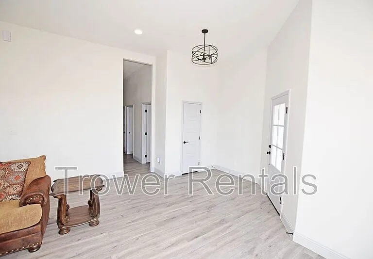 8650 Fortuna Ct — Photo 11