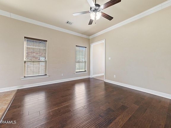 5th image of 229 Rosemary Pl