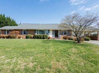 3919 High Acres Rd NW, Roanoke, VA 24017