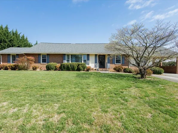 3919 High Acres Rd NW, Roanoke, VA 24017