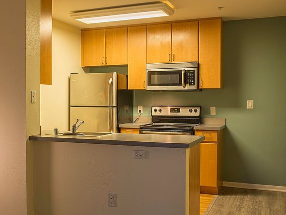 2nd image of 1435 India St Unit 313