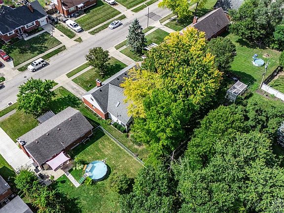 4th image of 1215 Lindsey Ave